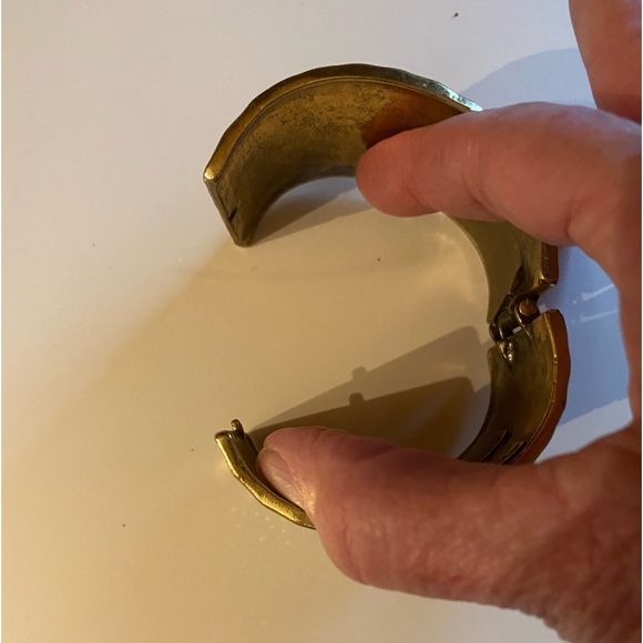 Cuff bracelet - Picture 3 of 6